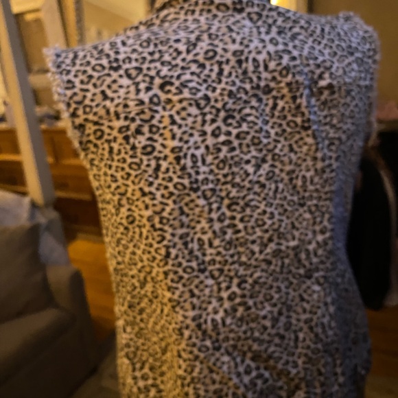 Leopard print Vest, great condition. Size S-M.. cotton with some stretch. - Picture 4 of 6